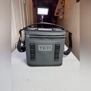 YETI Hopper Flip 12 Soft Cooler Charcoal